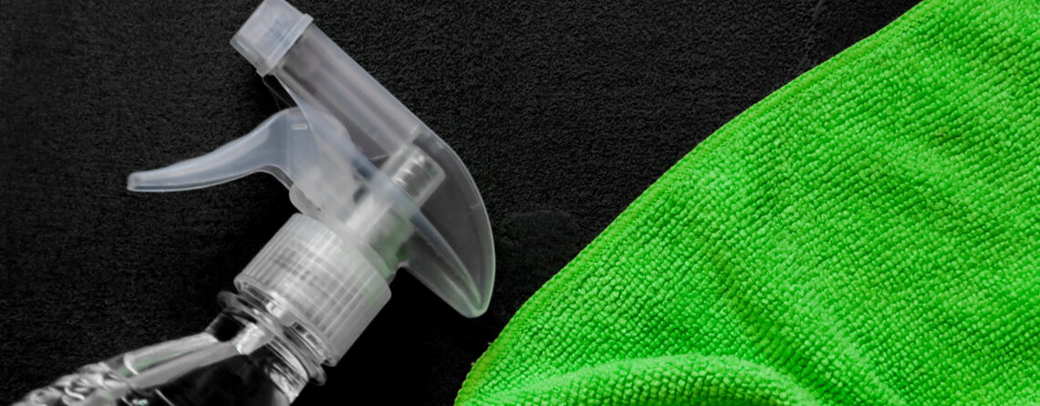cleaning-acrylic-perspex-plexiglas-sheet-microfibre-cloth